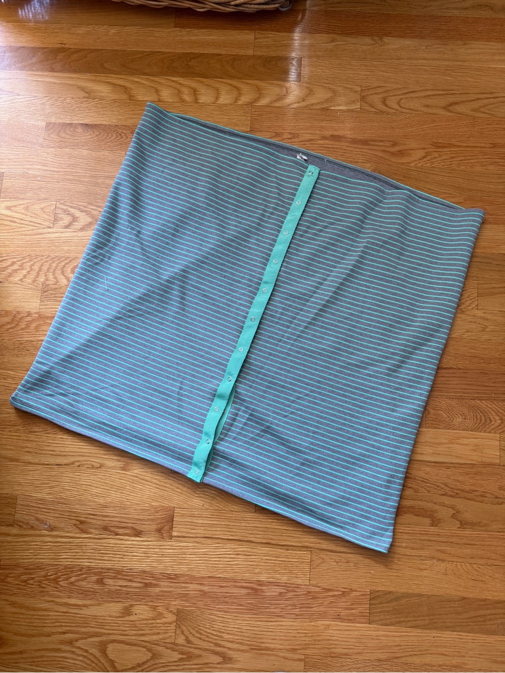 Lululemon Vinyasa Scarf Turquoise and Grey Triangle - Women’s Fashion Accessory